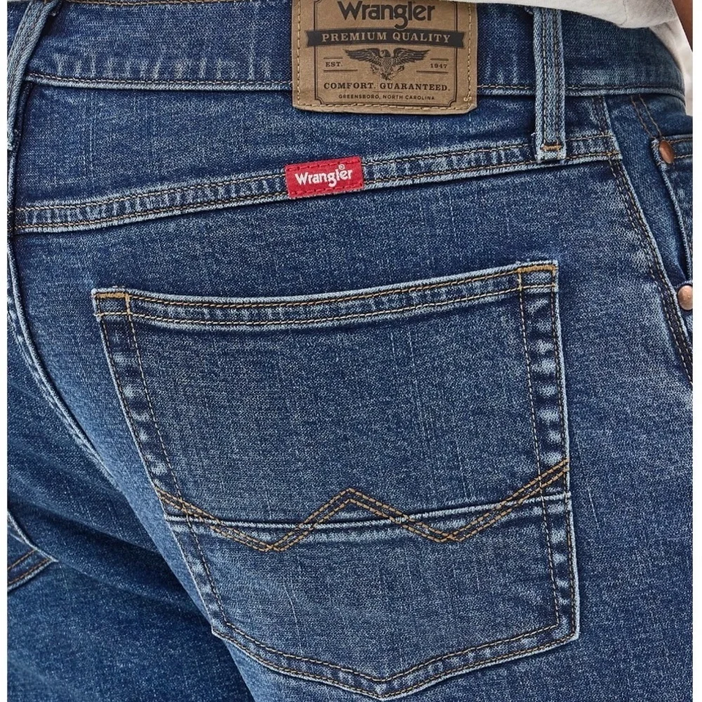 Wrangler - NWT -  Premium Blue Bootcut Jeans Timeless Design